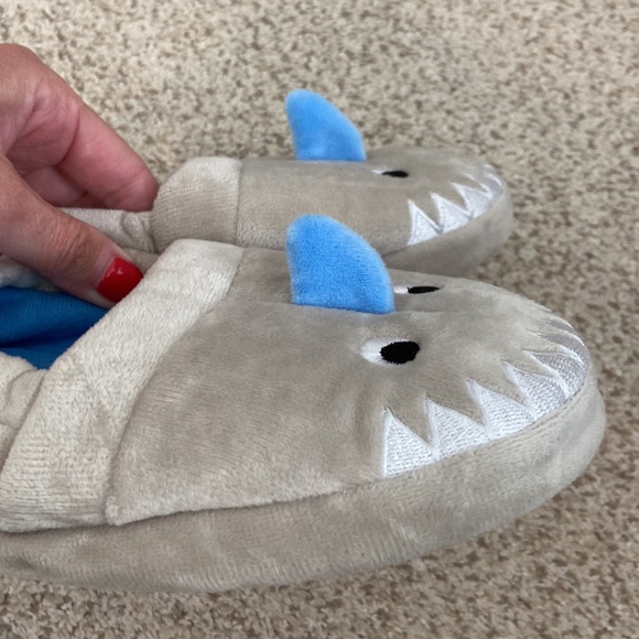 ⭐️Tucker & Tate Shark Slippers, 11⭐️ - Picture 7 of 10